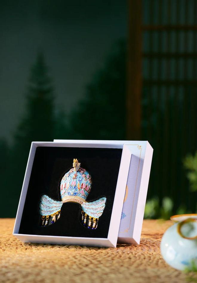 的“宋代皇后龙凤花钗冠”立体冰箱贴太美了！pg电子免费试玩模拟器重磅联名！来自西湖边(图7)